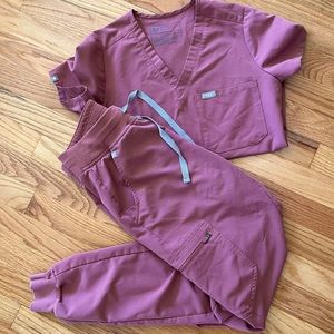 FIGS Mauve Scrub Set